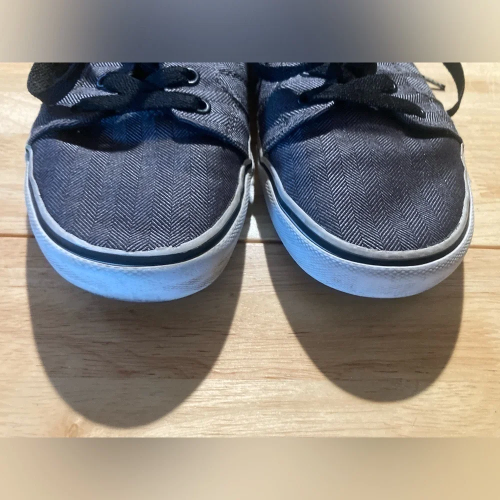 Vans black sneakers in size Men’s 8.5. Great Condition. See pictures for details